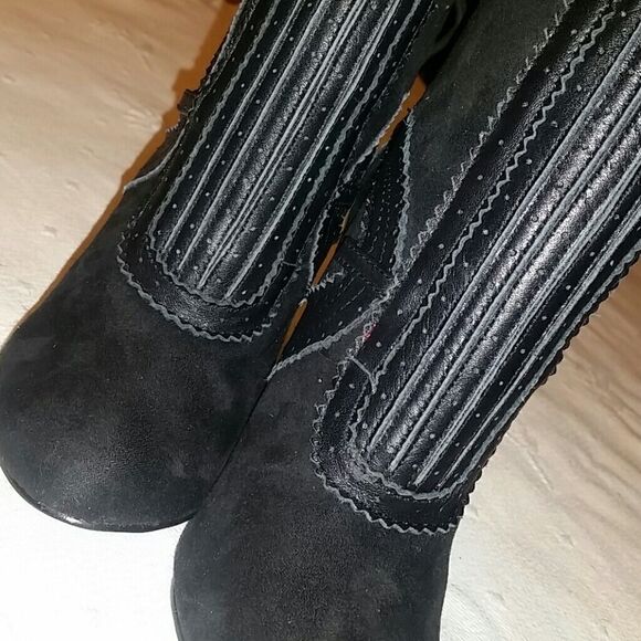 𝅺SEXY SUEDE BLACK BOOTY BY LOVELY PEOPLE - Picture 4 of 4